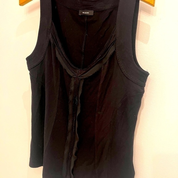 𝅺RIANI black top sleeveless - Picture 2 of 5